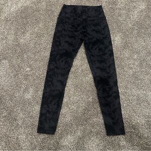 Women’s high waistede black patterned gym leggings